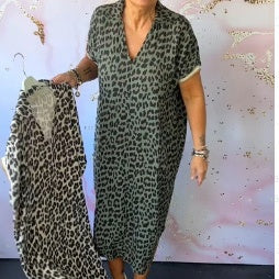 Lockeres Damenkleid mit V-Ausschnitt und Leopardenmuster