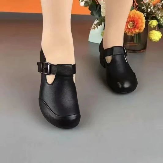 Klassische Lederschuhe mit klobigem Absatz für Damen
