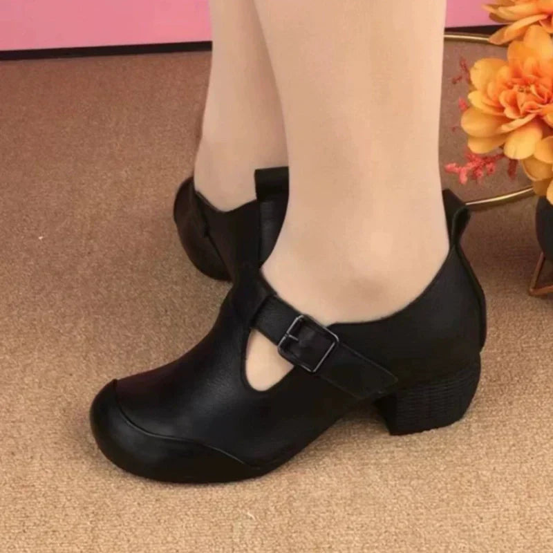 Klassische Lederschuhe mit klobigem Absatz für Damen