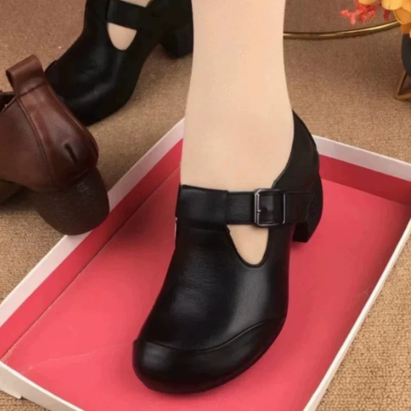 Klassische Lederschuhe mit klobigem Absatz für Damen