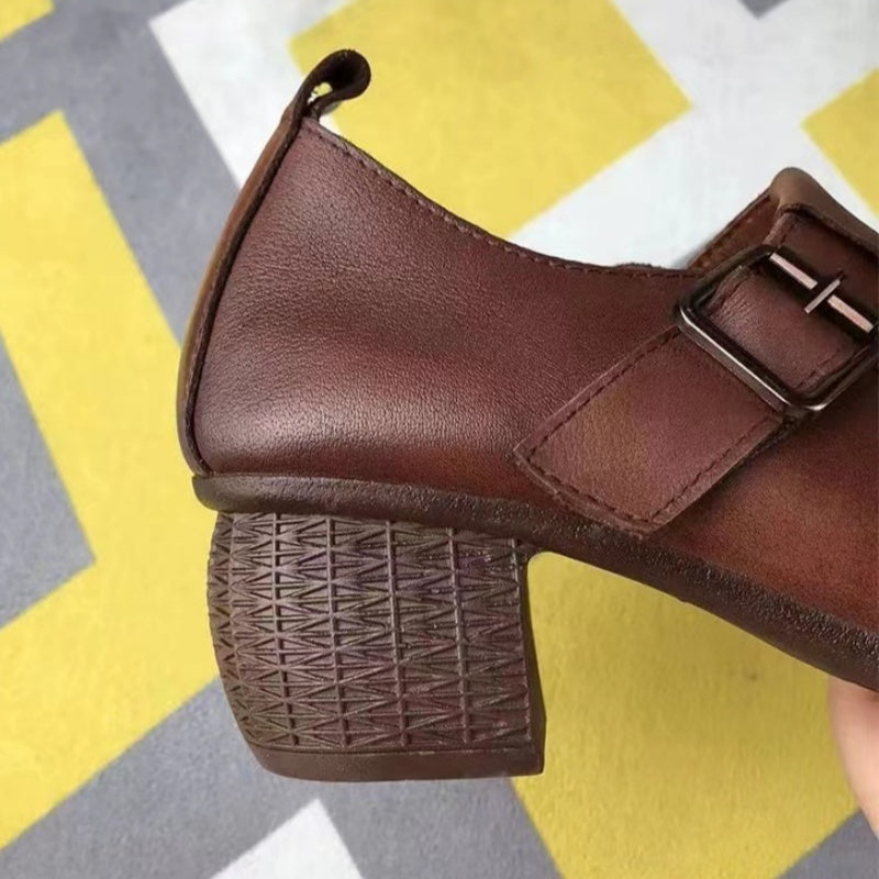 Klassische Lederschuhe mit klobigem Absatz für Damen