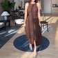 Elegantes ärmelloses Damenkleid mit Knopfleiste vorne und Bindegürtel