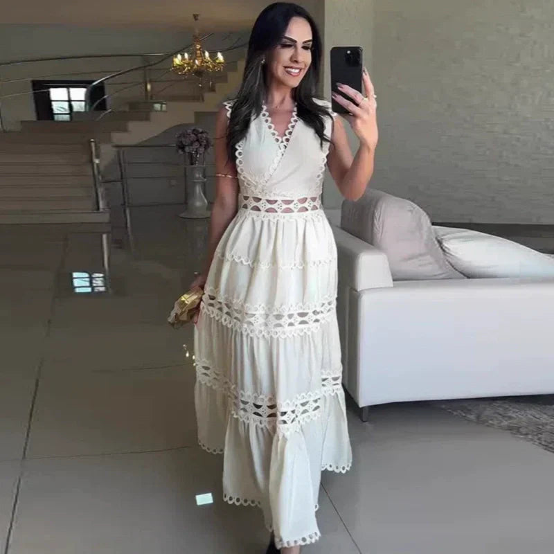 Ärmelloses Kleid mit V-Ausschnitt und Cut-Out