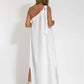 Festes farbiges Kleid mit schräger Schulter und Seitenschlitz