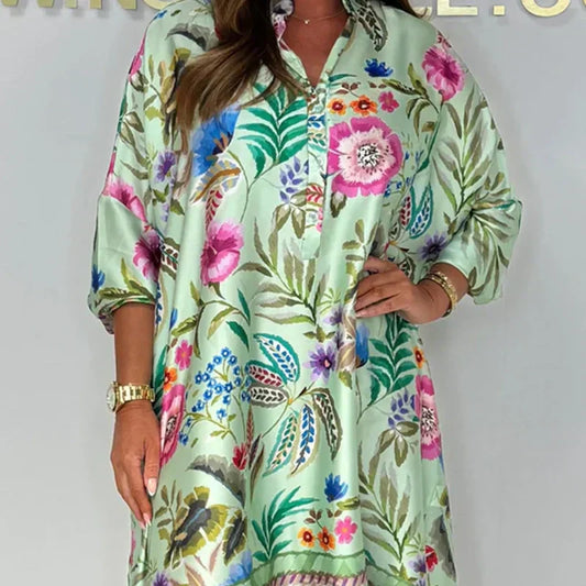 Lockeres Kleid mit V-Ausschnitt und halber Knopfleiste mit Blumenmuster