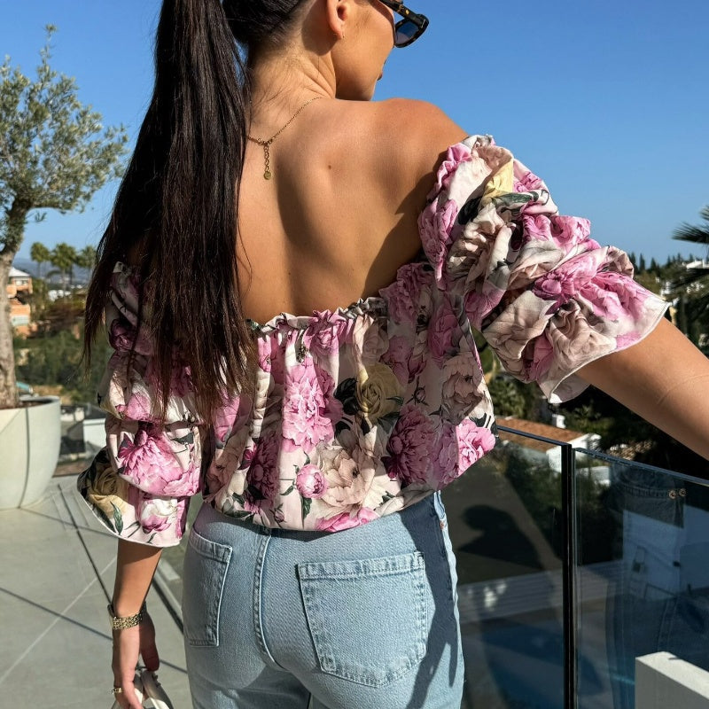 Geblümtes, gesmoktes Off-Shoulder-Top