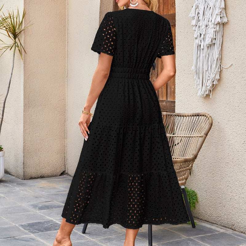 Elegantes Damen Kleid mit V-Ausschnitt und Ösen