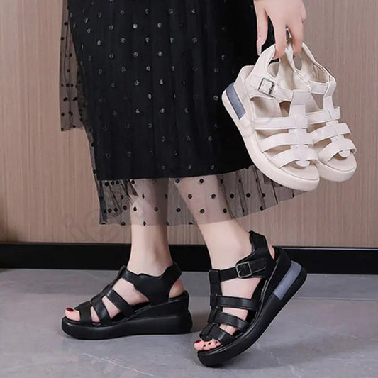 Lässige Retro-Sandalen mit offener Zehenpartie und Schnalle