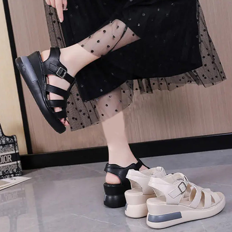 Lässige Retro-Sandalen mit offener Zehenpartie und Schnalle
