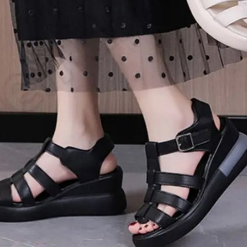 Lässige Retro-Sandalen mit offener Zehenpartie und Schnalle