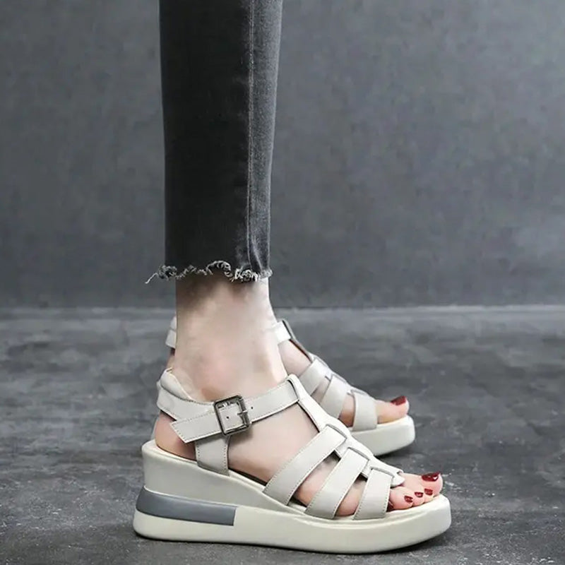 Lässige Retro-Sandalen mit offener Zehenpartie und Schnalle