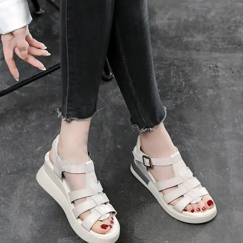 Lässige Retro-Sandalen mit offener Zehenpartie und Schnalle