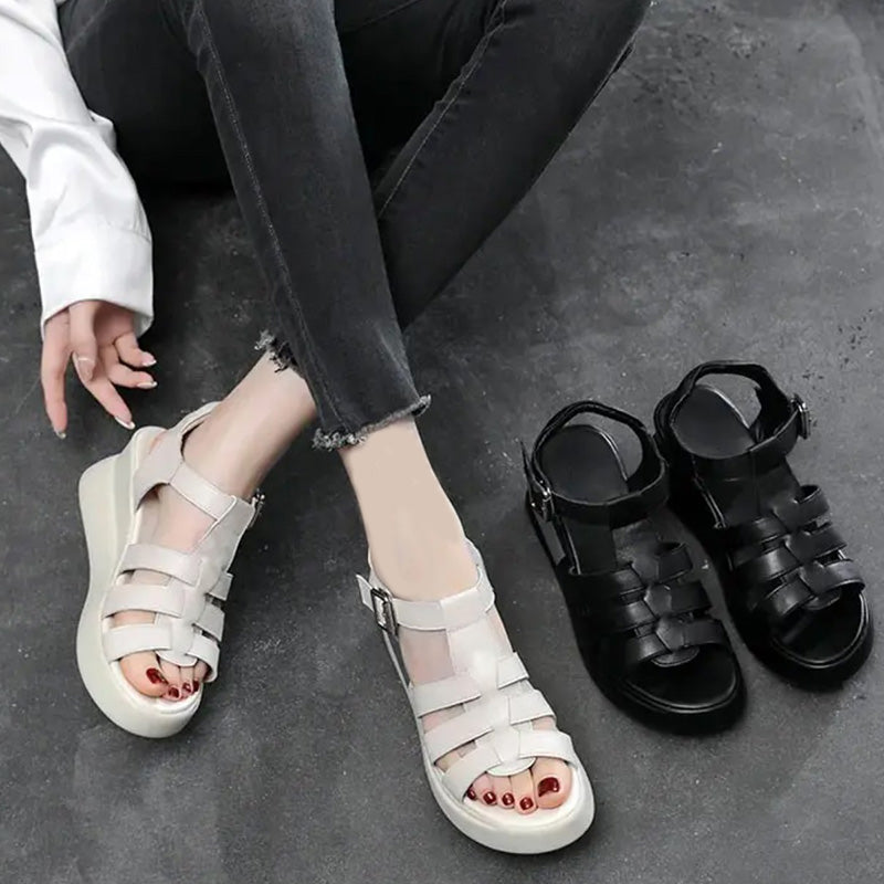 Lässige Retro-Sandalen mit offener Zehenpartie und Schnalle