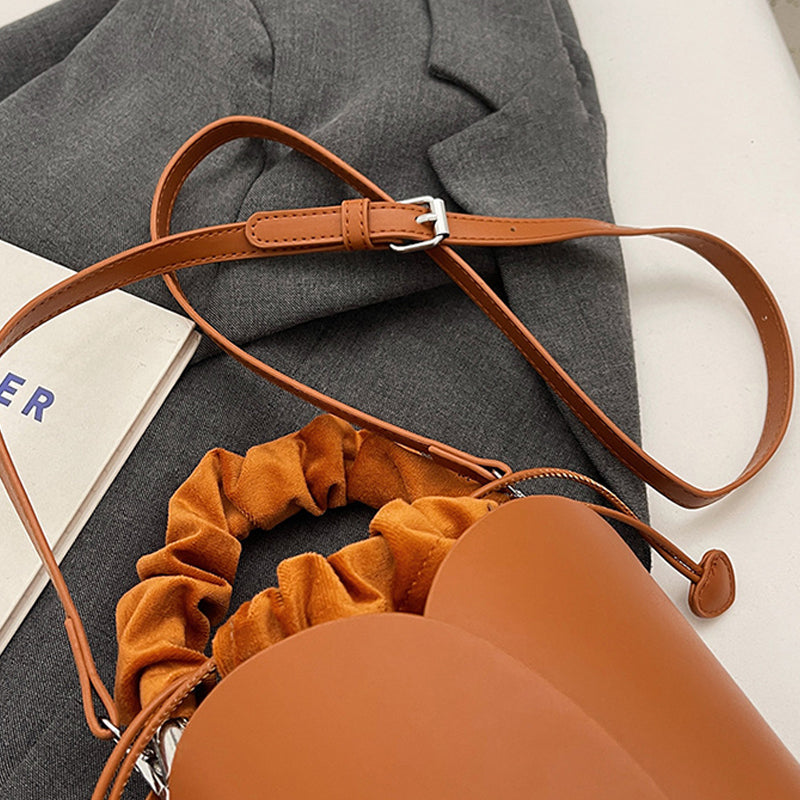 Handgefertigte Beuteltasche aus Leder mit Kordelzug für Damen
