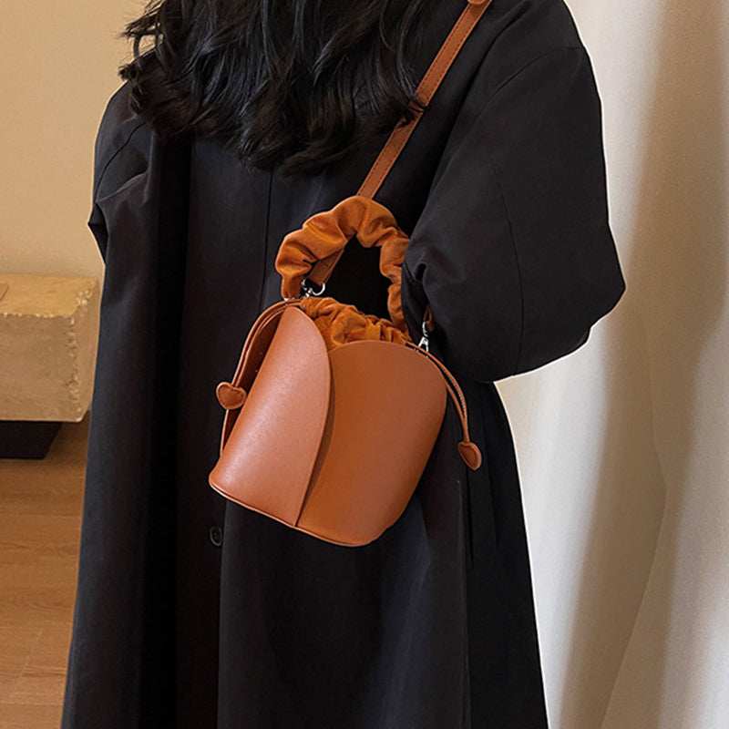 Handgefertigte Beuteltasche aus Leder mit Kordelzug für Damen