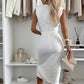 Ärmelloses, figurbetontes Damenkleid mit Schlitz
