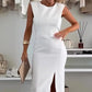 Ärmelloses, figurbetontes Damenkleid mit Schlitz