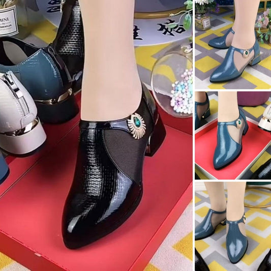 Elegante Damenschuhe mit spitzer Zehenpartie und niedrigem Absatz