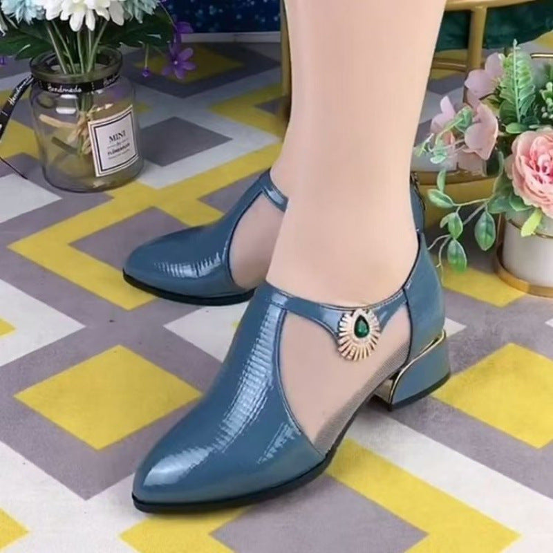 Elegante Damenschuhe mit spitzer Zehenpartie und niedrigem Absatz