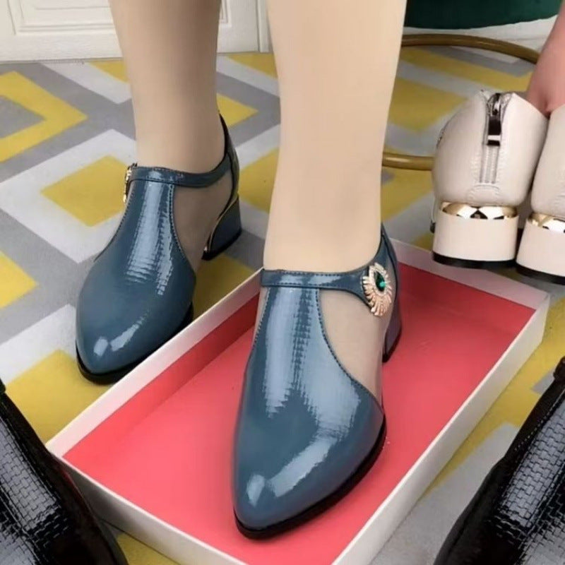 Elegante Damenschuhe mit spitzer Zehenpartie und niedrigem Absatz
