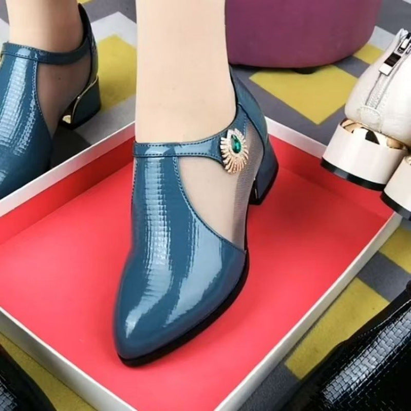 Elegante Damenschuhe mit spitzer Zehenpartie und niedrigem Absatz