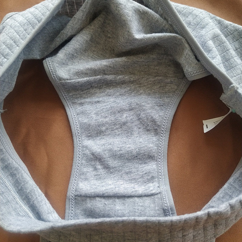 Weiche, atmungsaktive Damen-Slips mit mittlerer Taille