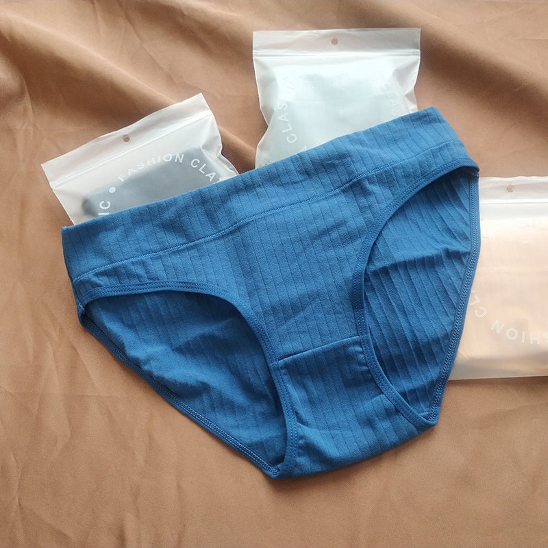 Weiche, atmungsaktive Damen-Slips mit mittlerer Taille