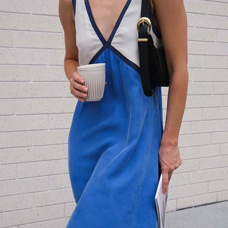Ärmelloses Maxikleid mit V-Ausschnitt