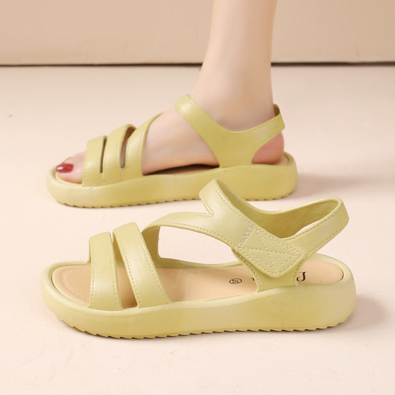 Leichte, flache Sandalen für Damen