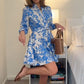 Elegantes blaues Kleid mit Blumendruck für Damen