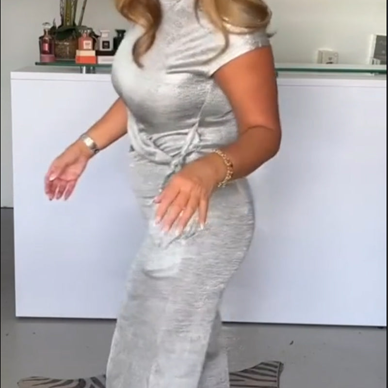 Lässiges Set aus kurzärmligem Oberteil und einfarbiger Hose