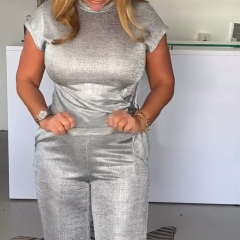 Lässiges Set aus kurzärmligem Oberteil und einfarbiger Hose