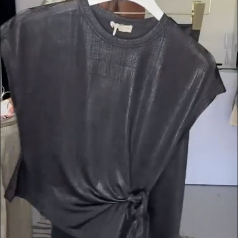 Lässiges Set aus kurzärmligem Oberteil und einfarbiger Hose