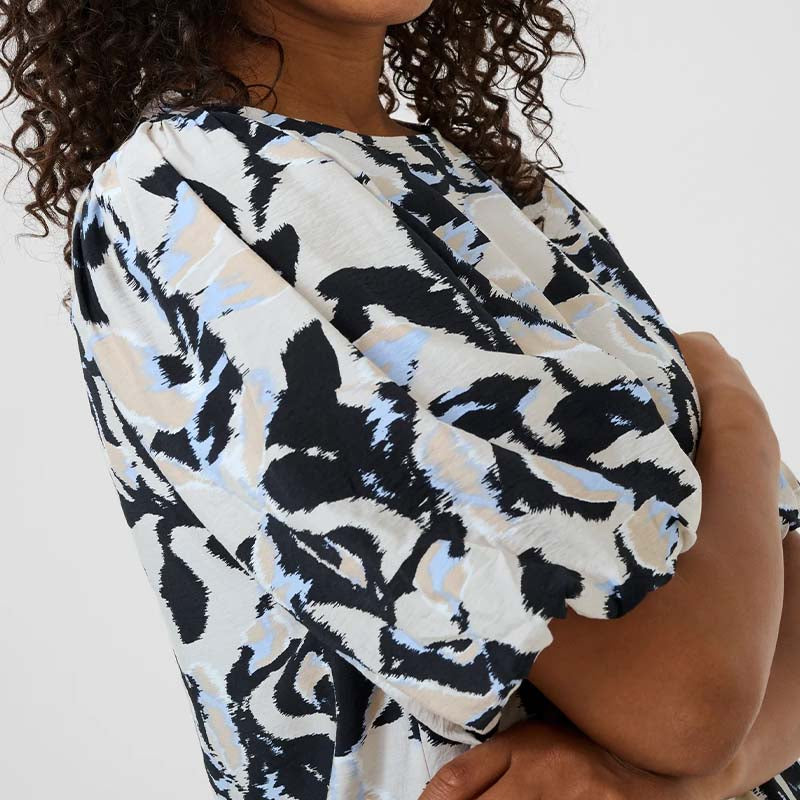 Babyblaues/schwarzes Oberteil mit abstraktem Print