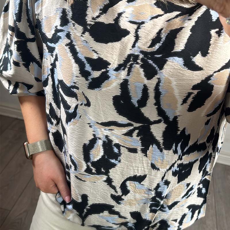 Babyblaues/schwarzes Oberteil mit abstraktem Print