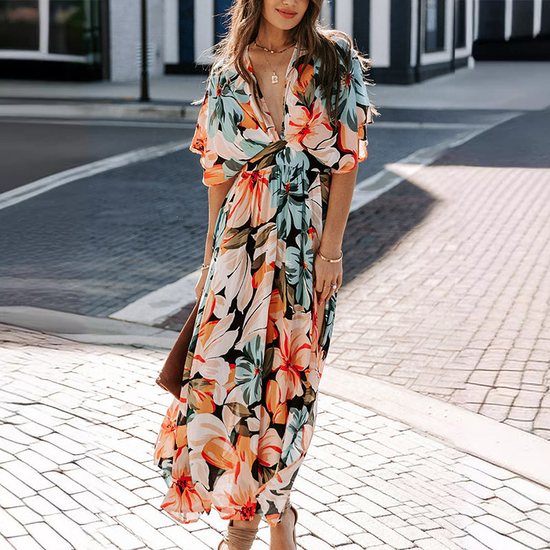 Sommerliches, floral bedrucktes, sexy Kleid mit tiefem V-Ausschnitt und hoher Taille und Schlitz für Damen