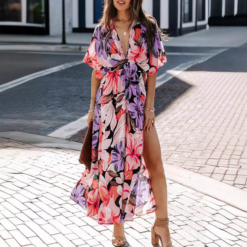Sommerliches, floral bedrucktes, sexy Kleid mit tiefem V-Ausschnitt und hoher Taille und Schlitz für Damen