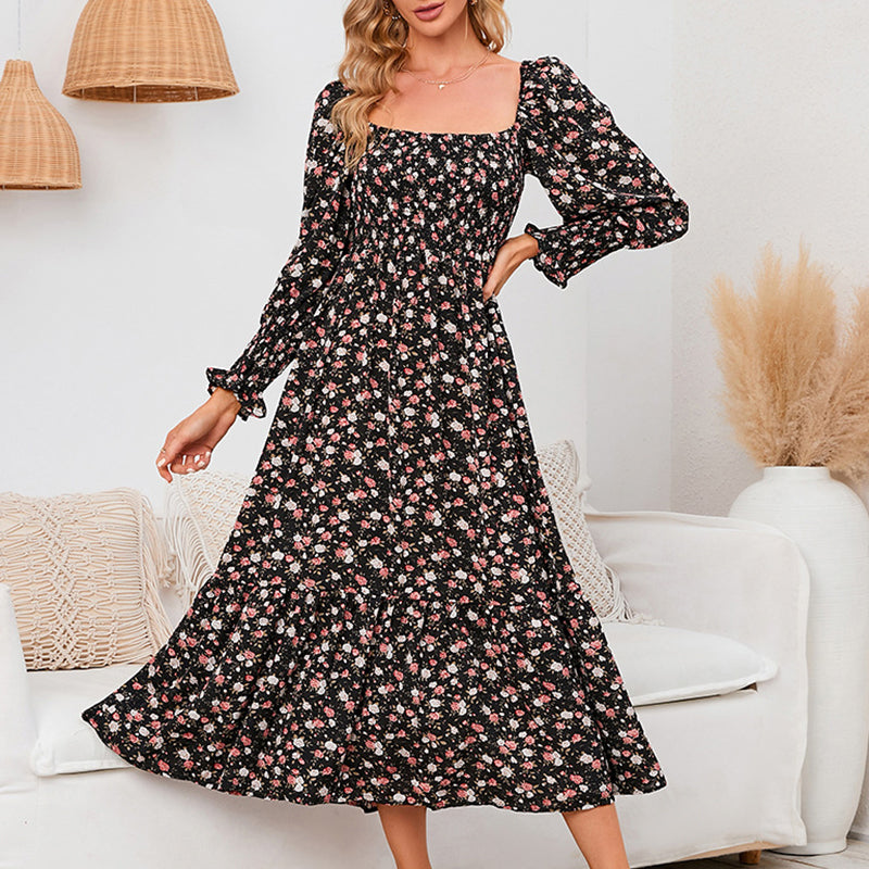 Elegantes Damenkleid mit ausgestellten Ärmeln und Blumenmuster