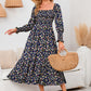 Elegantes Damenkleid mit ausgestellten Ärmeln und Blumenmuster