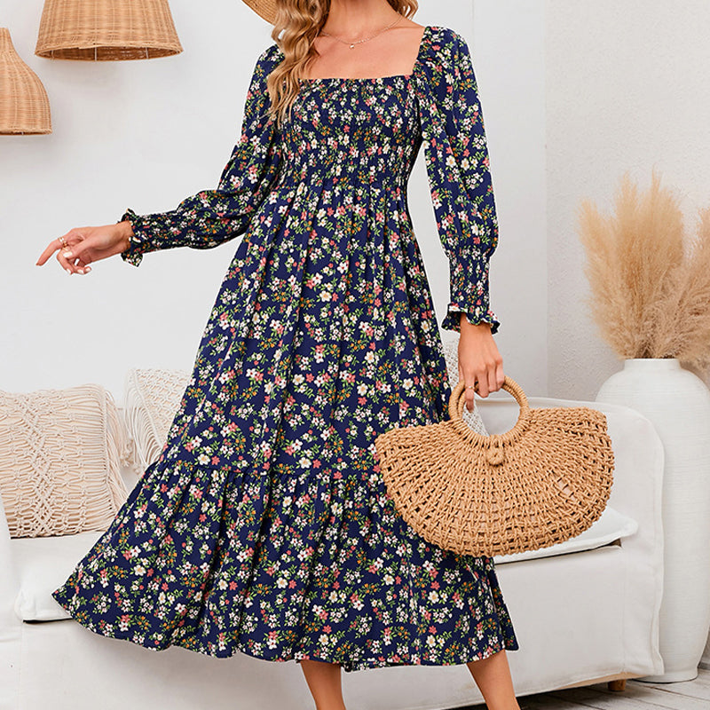 Elegantes Damenkleid mit ausgestellten Ärmeln und Blumenmuster