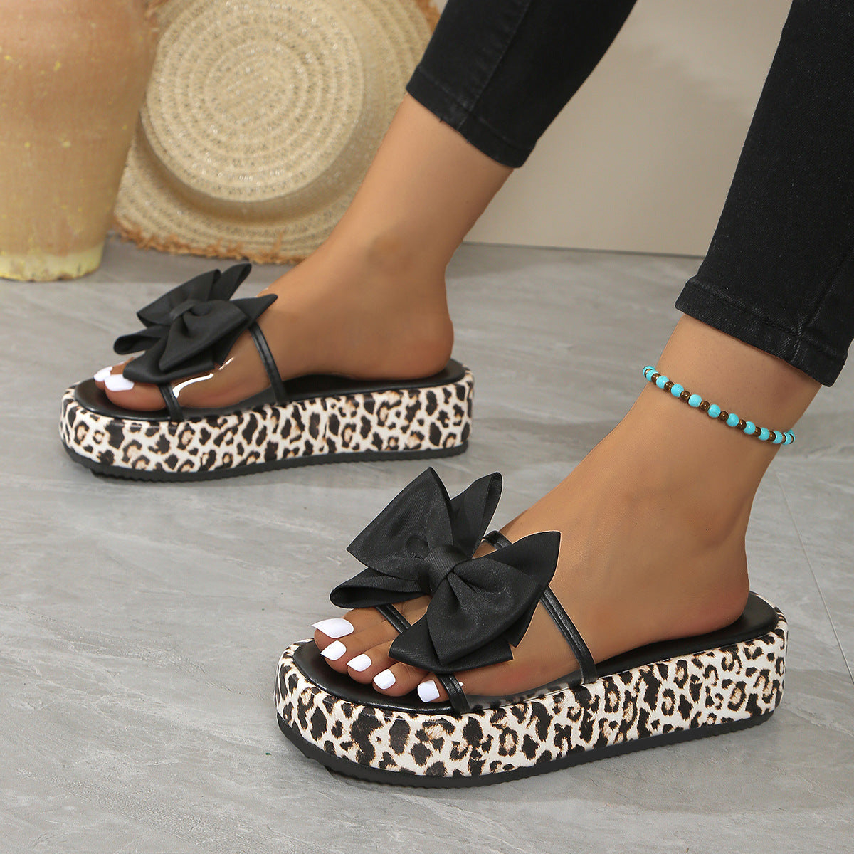 🎀 Slipper mit Leopardenmuster, Schleife und dicker Sohle