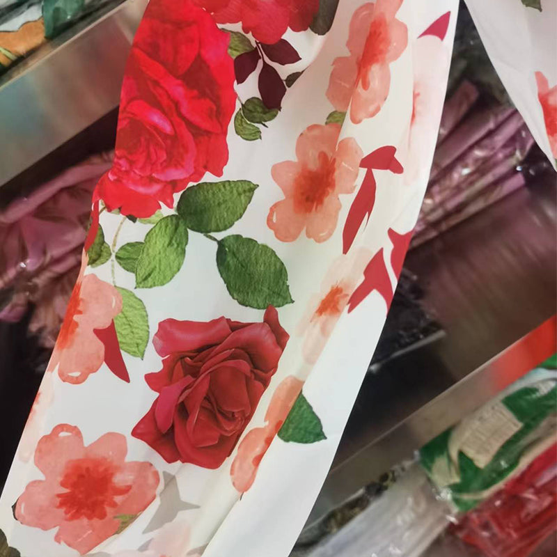 Set mit Oberteil mit tiefem V-Ausschnitt, Puffärmeln und Hose mit weitem Bein Romantic Roses