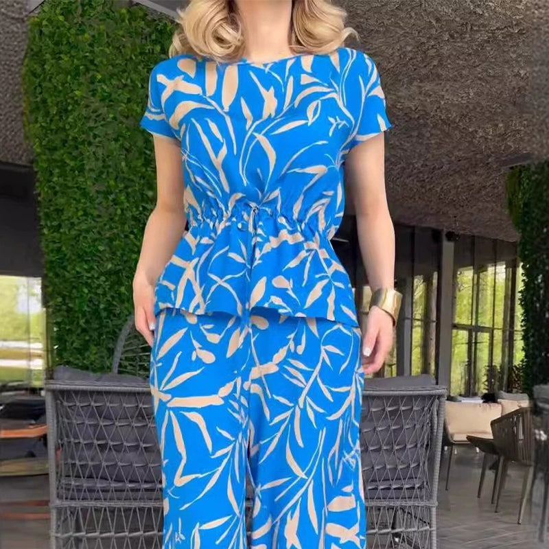 2-teiliges Set aus bedrucktem Hemd mit Bindegürtel und Hose mit weitem Bein