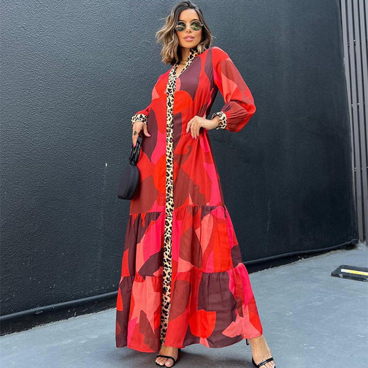 Langärmliges Maxikleid mit lebhaftem Print und Leopardenbesatz