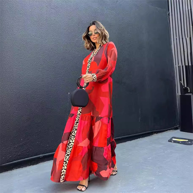Langärmliges Maxikleid mit lebhaftem Print und Leopardenbesatz