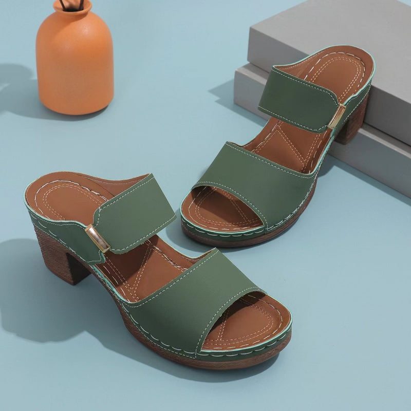 Stilvolle Damen-Sandalen mit offenem Zehenbereich und klobigem Absatz