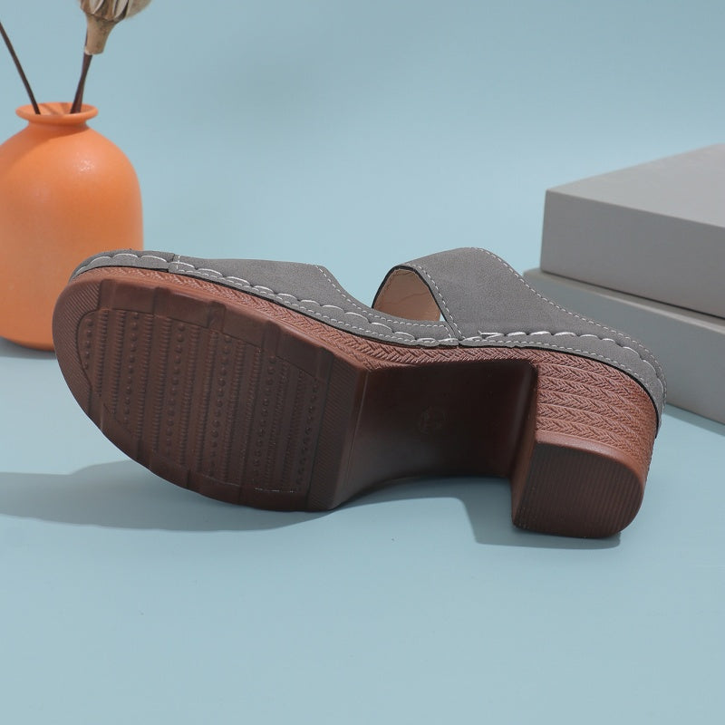 Stilvolle Damen-Sandalen mit offenem Zehenbereich und klobigem Absatz