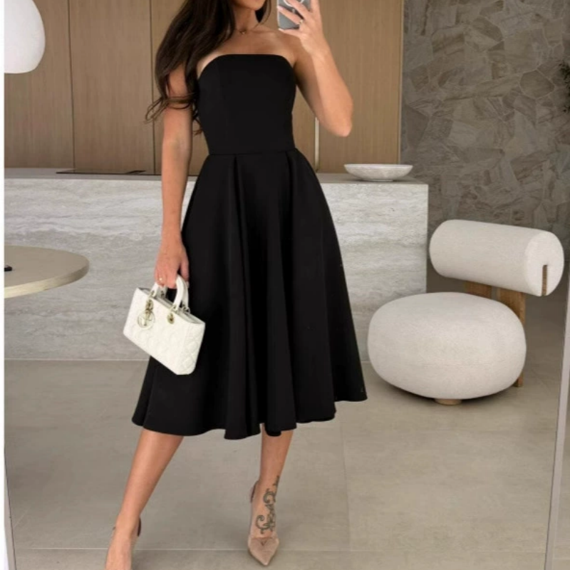 Elegantes, farbloses trägerloses Midi -Kleid