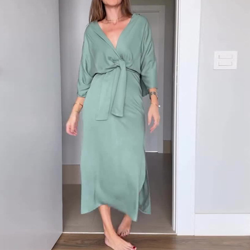 Elegantes Damenkleid mit Taillenschnürung und seitlichem Schlitz und V-Ausschnitt
