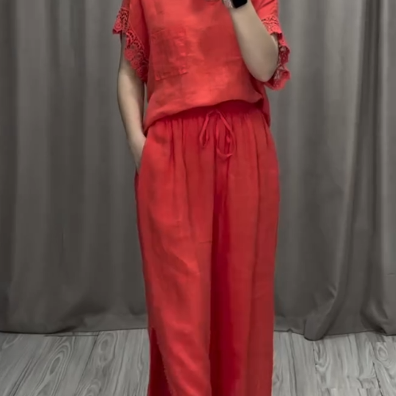 Lässiges Set aus kurzärmligem Oberteil und Hose mit Kordelzug